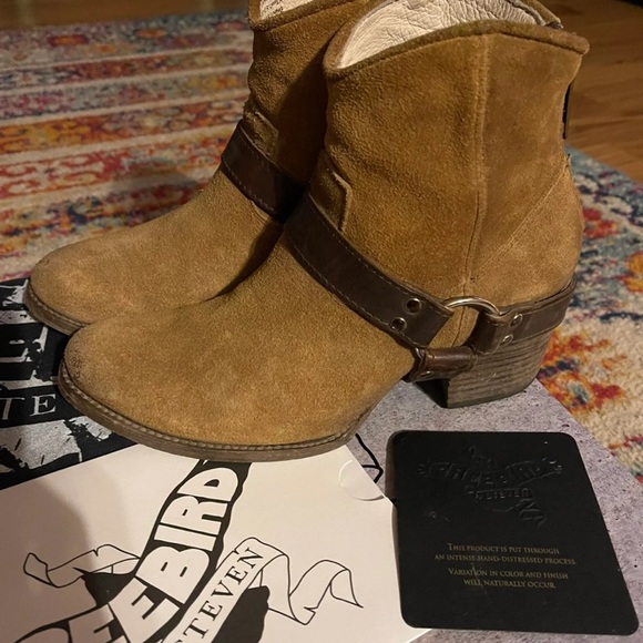 Size 8 Freebird Spirit boots - Picture 2 of 5